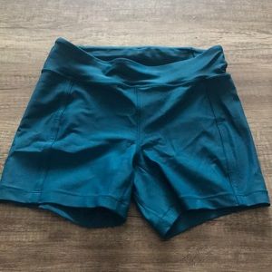 Luluelmon shorts size 4